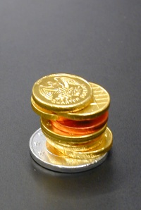monete di cioccolato in pila